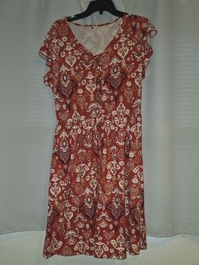 +Women's Rust Patterned V-Neck Midi Dress with Flutter Sleeves